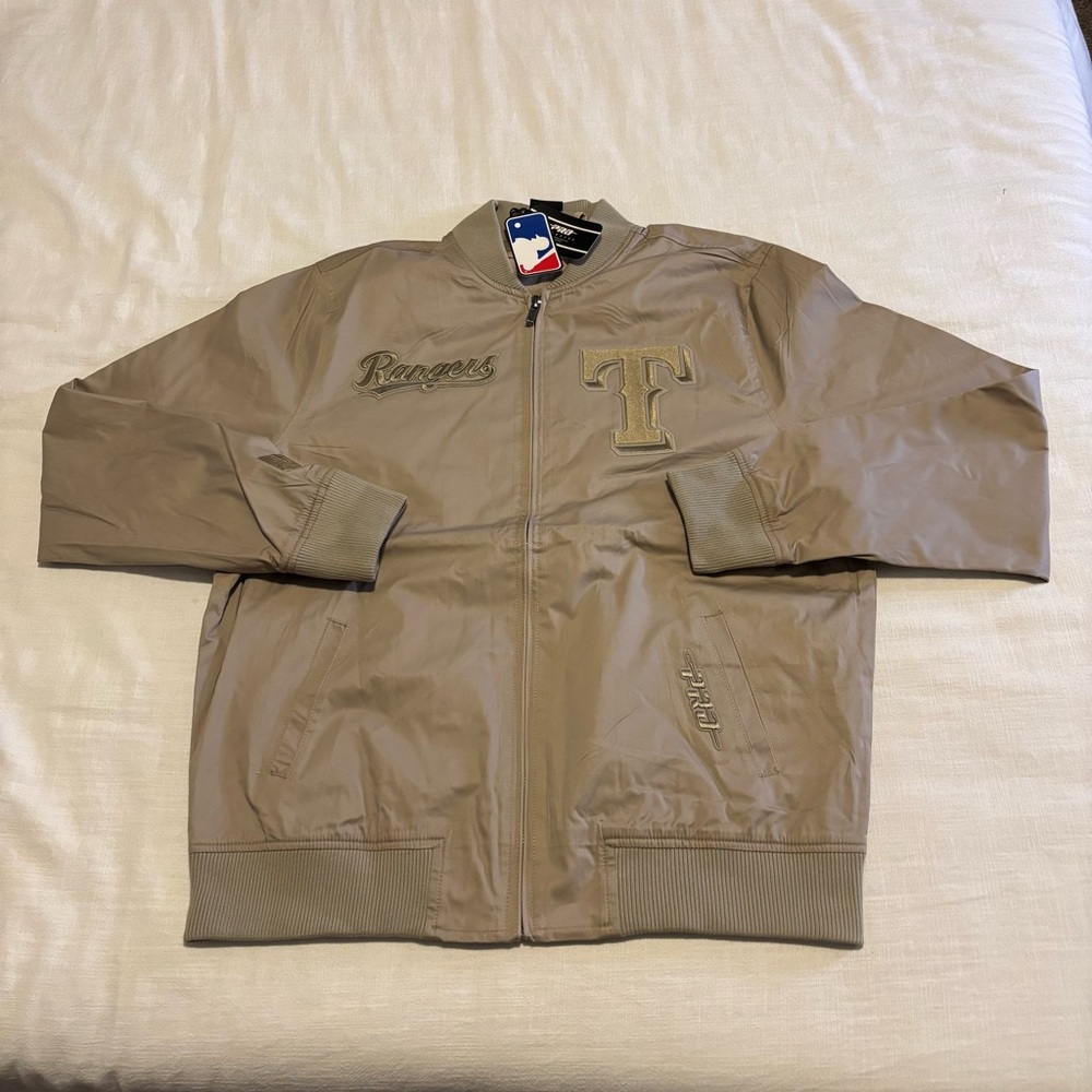 Pro Standard Texas Rangers Neutral Bomber Jacket - Picture 2 of 12